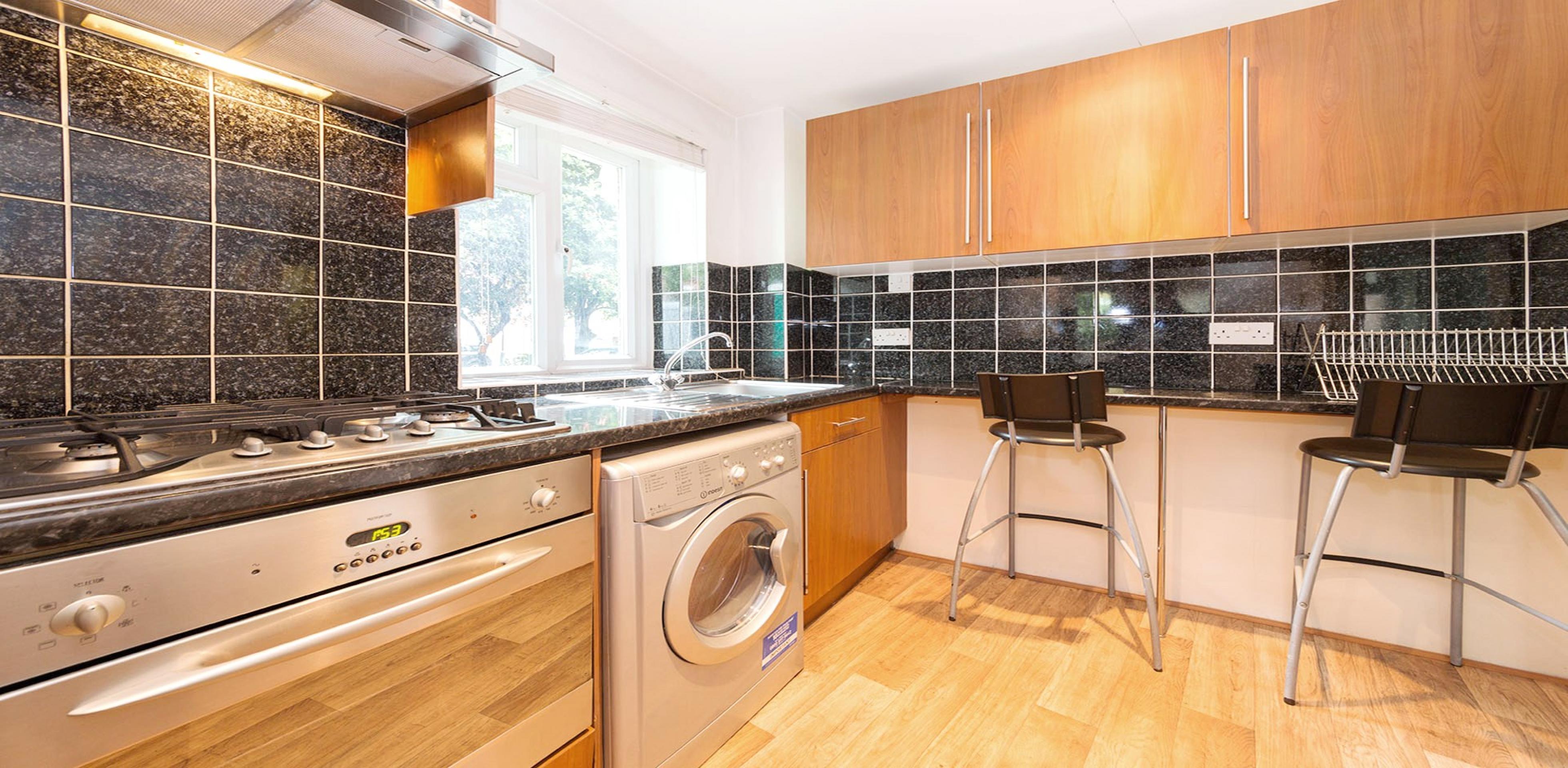 			NEW INSTRUCTION, 2 Bedroom, 1 bath, 1 reception Flat			 Mapesbury Road, KILBURN/BRONDESBURY NW2